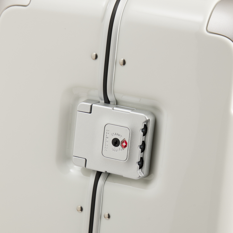 MEDIUM 4-WHEEL SUITCASE