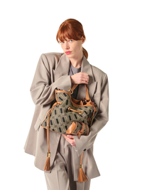 MEDIUM BUCKET BAG