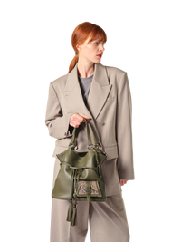 M BUCKET BAG