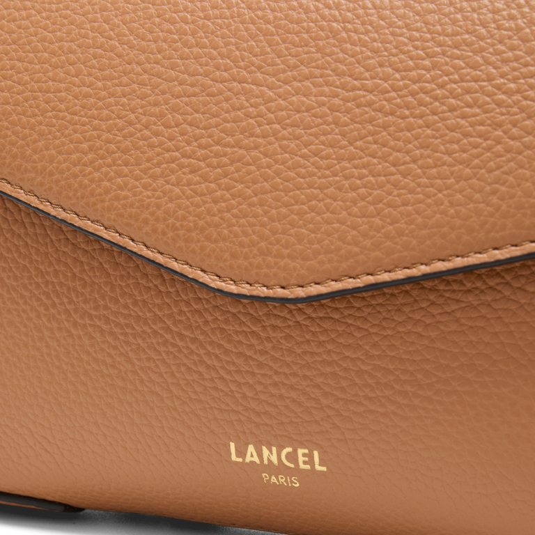 POUCH ON CHAIN WITH REMOVABLE CARDHOLDER