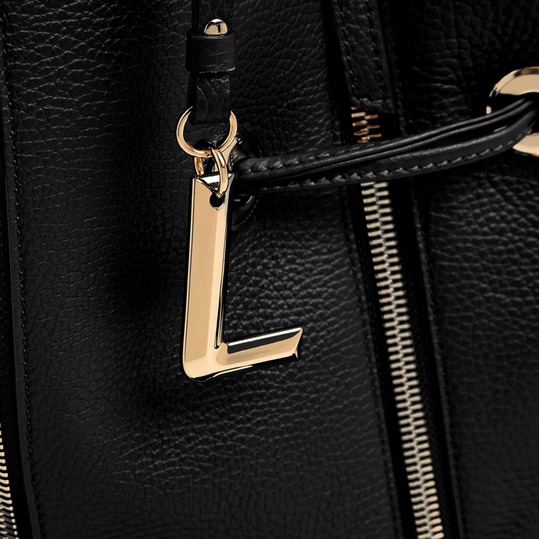 M BUCKET BAG