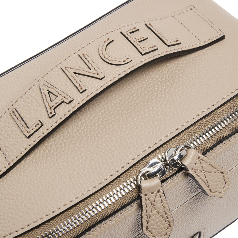 TROUSSE DE TOILETTE
