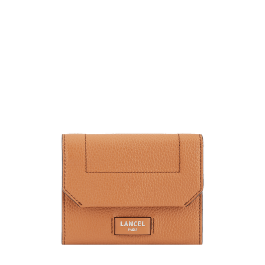 COMPACT MEDIUM WALLET WITH FLAP - Camel